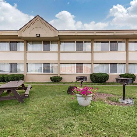 Quality Inn & Suites Vestal Binghamton Near University Exterior photo