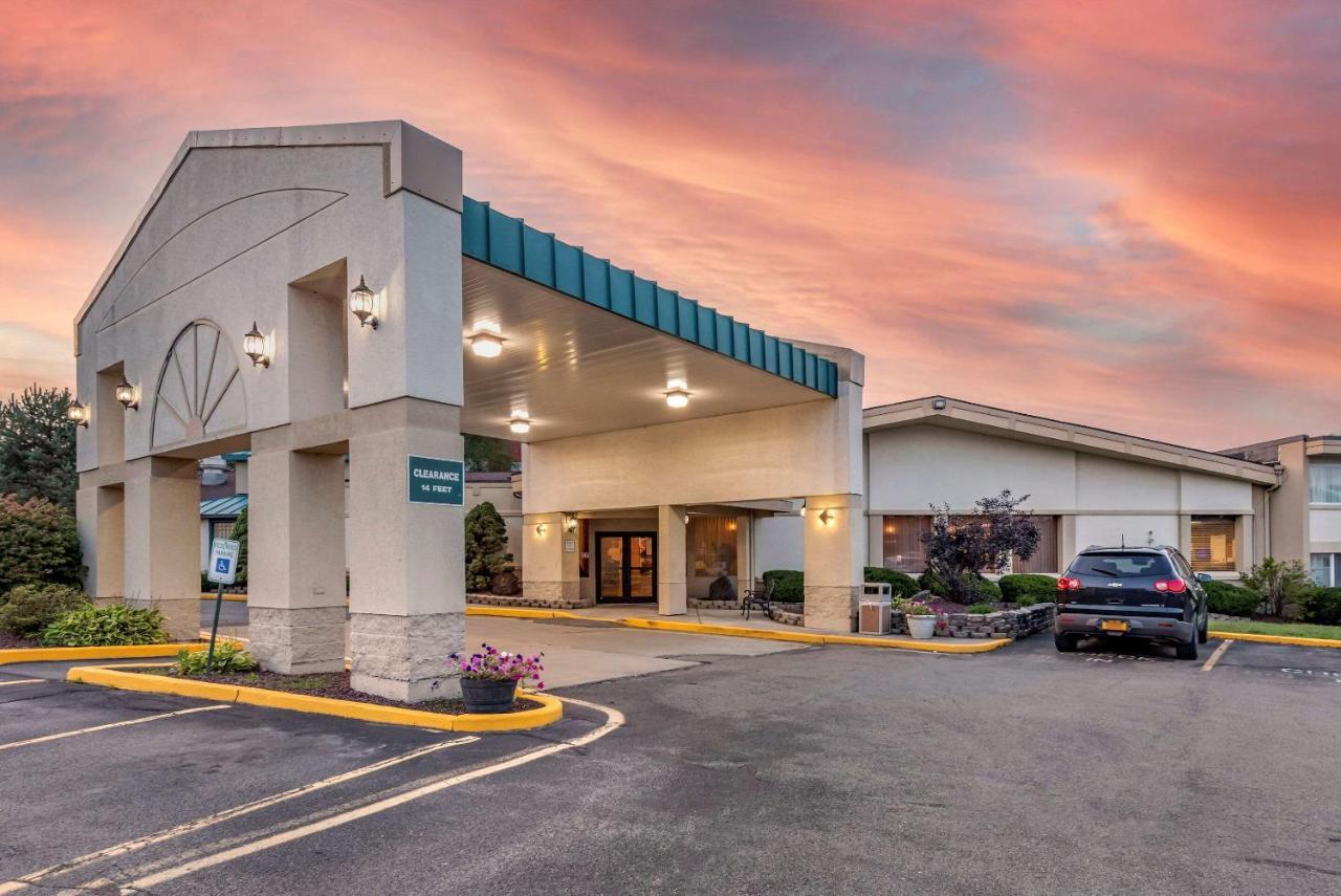 Quality Inn & Suites Vestal Binghamton Near University Exterior photo
