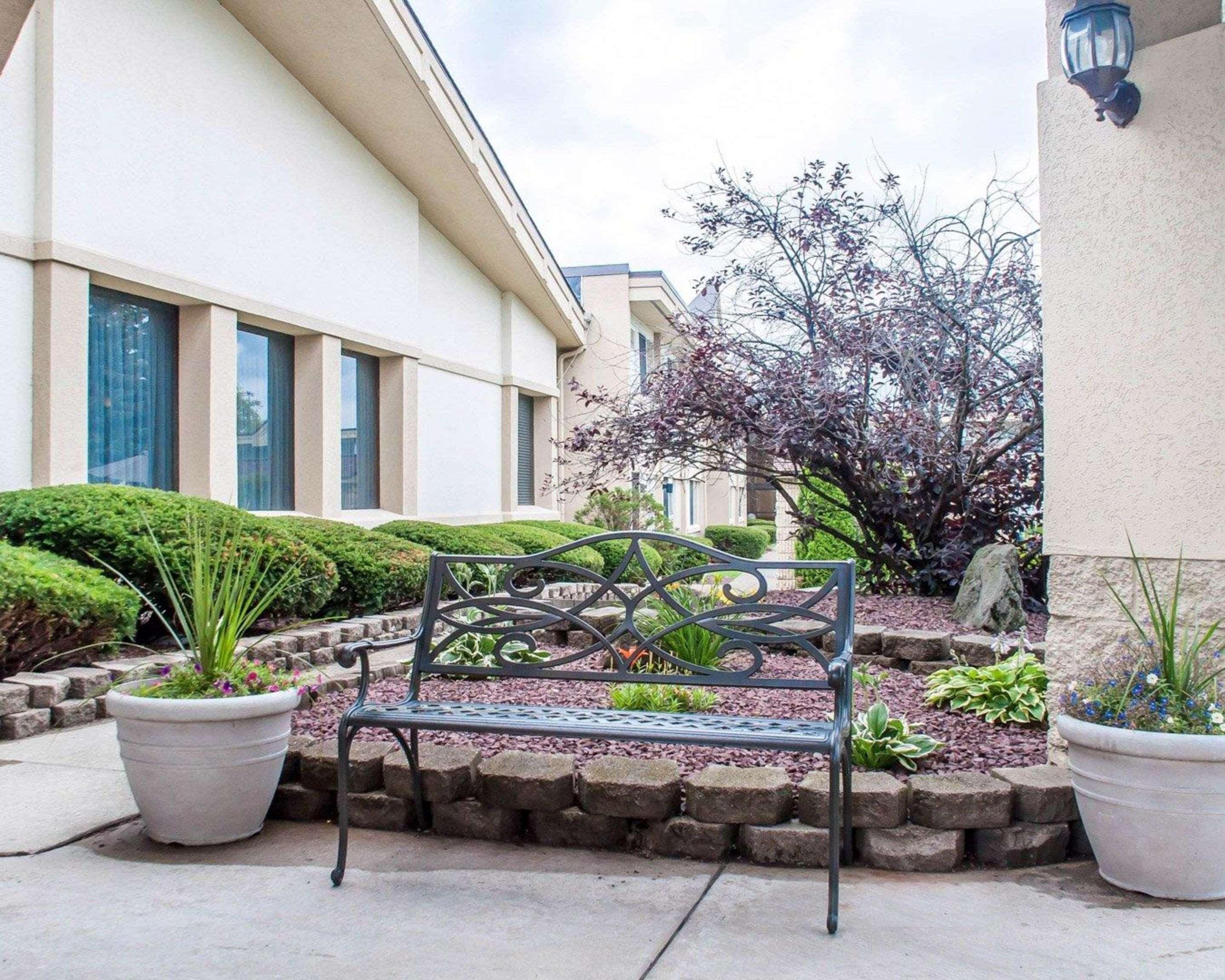 Quality Inn & Suites Vestal Binghamton Near University Exterior photo