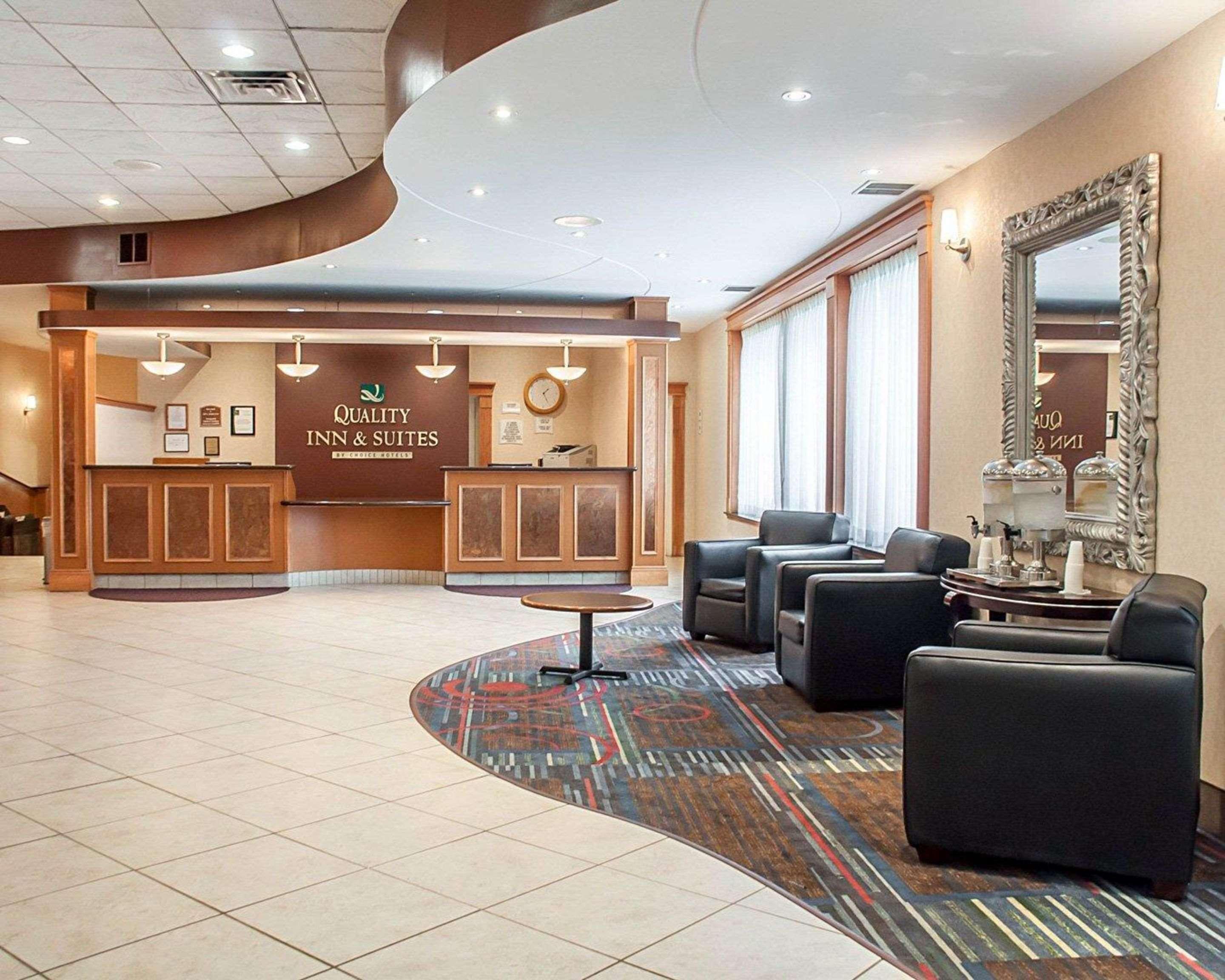 Quality Inn & Suites Vestal Binghamton Near University Exterior photo