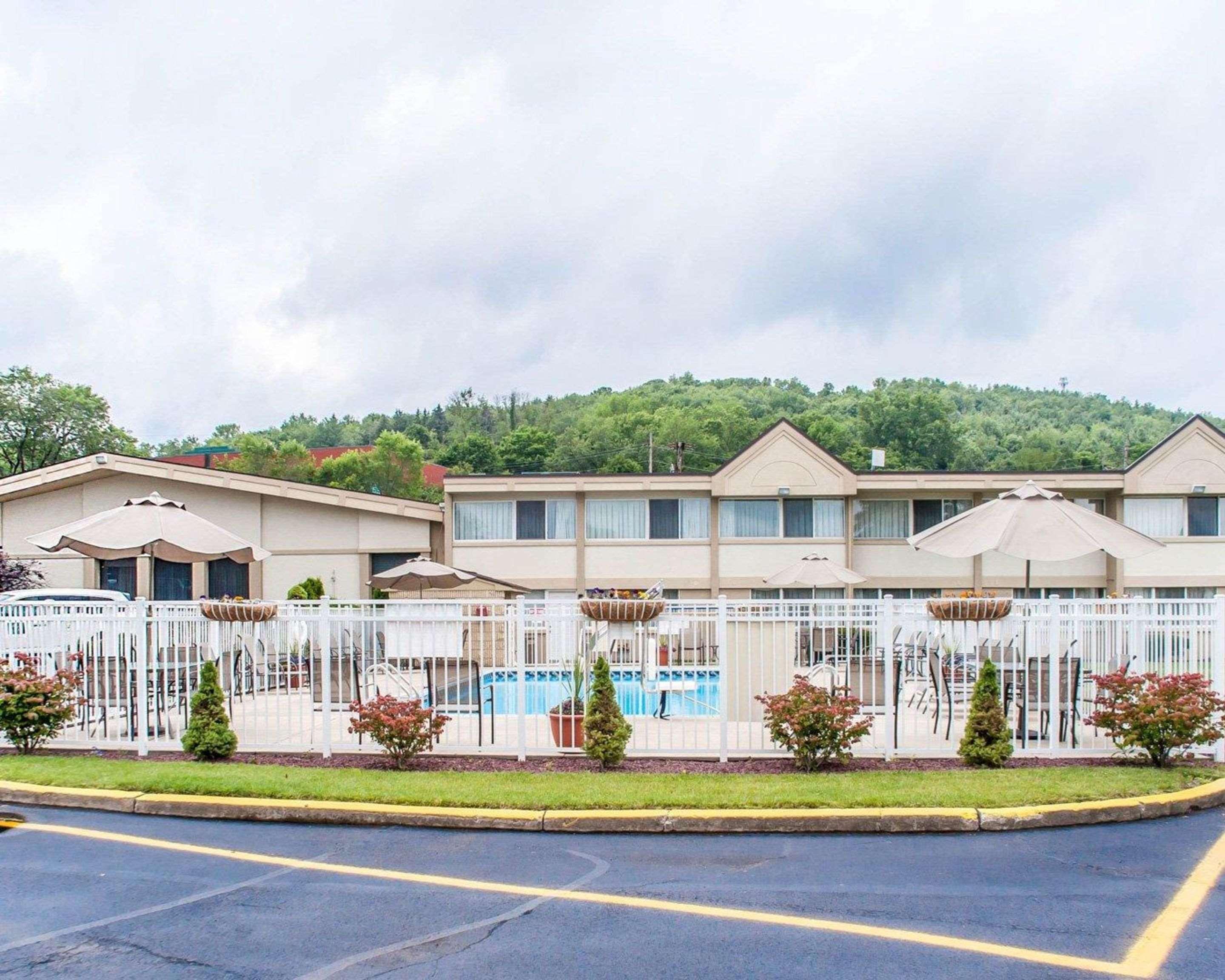 Quality Inn & Suites Vestal Binghamton Near University Exterior photo