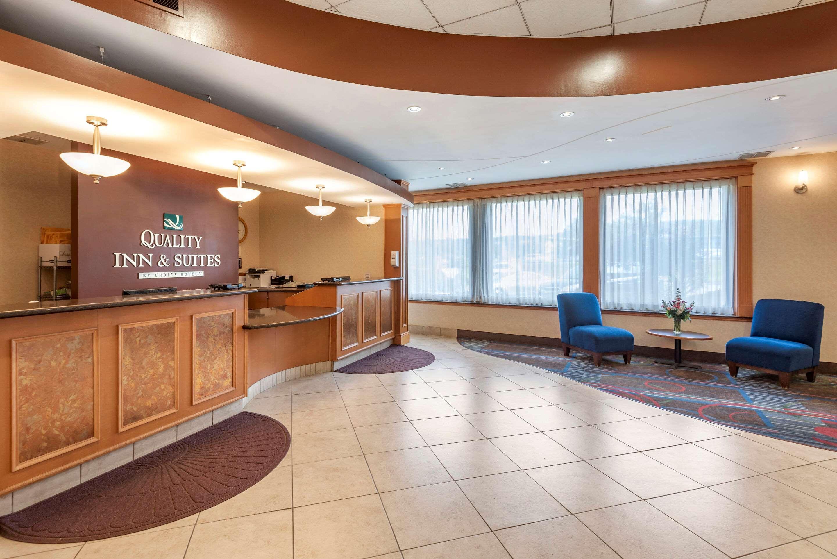 Quality Inn & Suites Vestal Binghamton Near University Exterior photo