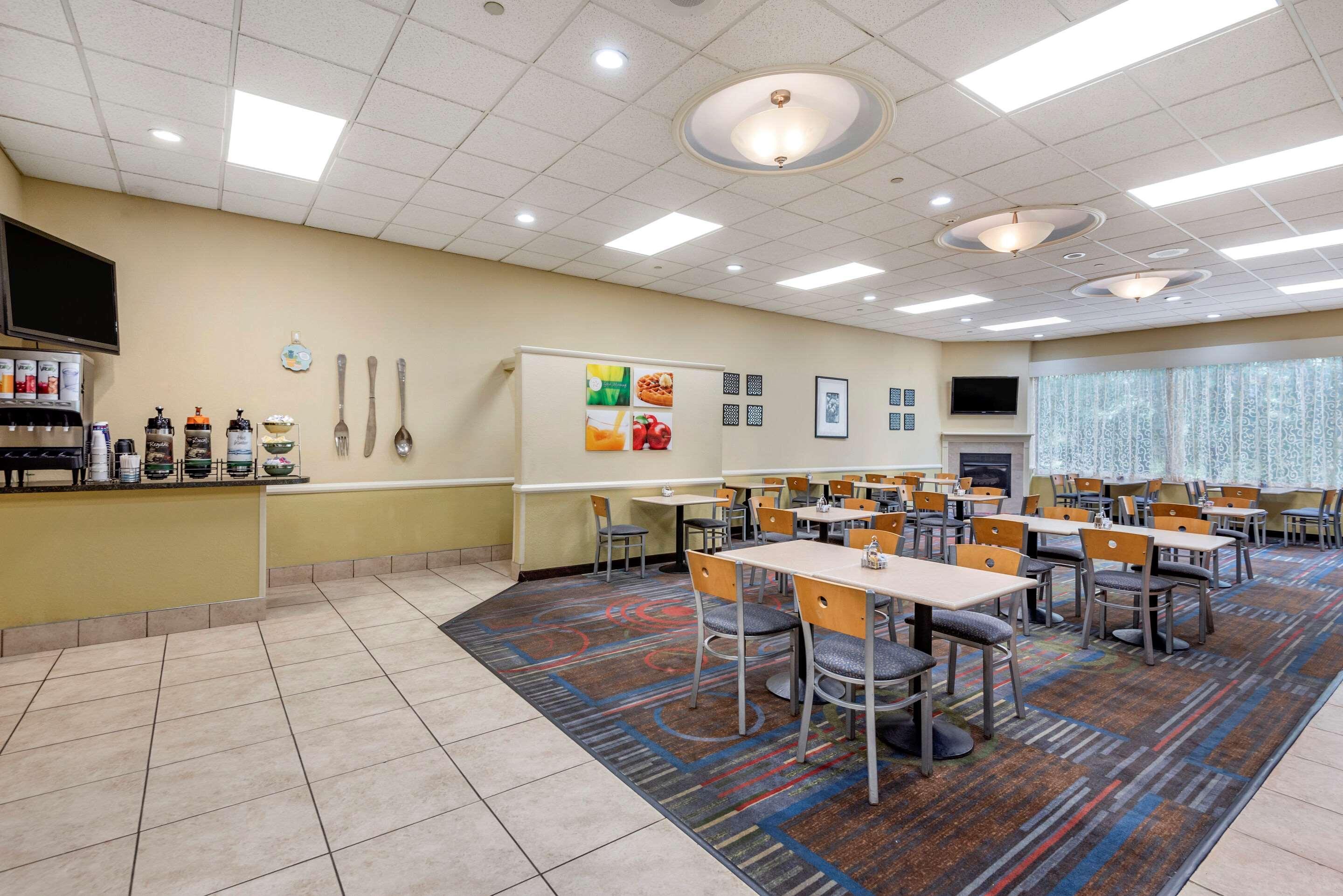 Quality Inn & Suites Vestal Binghamton Near University Exterior photo
